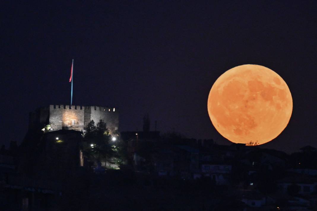 Süper Mavi Ay büyüledi! Türkiye’den ve Dünyadan nefes kesen görüntüler 52